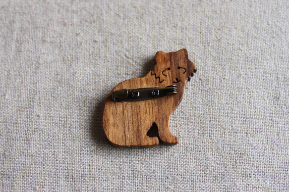 タヌキ木製ブローチ 5枚目の画像