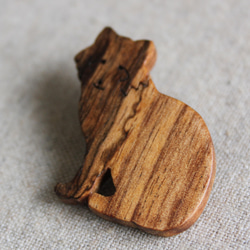 タヌキ木製ブローチ 4枚目の画像