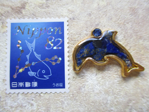 ◇3227再販２ ラピスラズリの青いイルカ　ピンバッジ 3枚目の画像