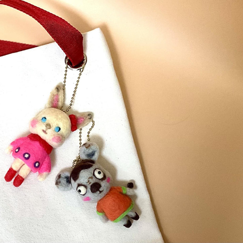 けろ様 うさぎさん羊毛フェルトストラップ 【公式通販】