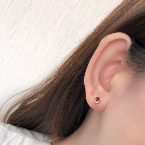 天然ダイヤモンド付きルビーピアスk18 ピアス（スタッド・一粒
