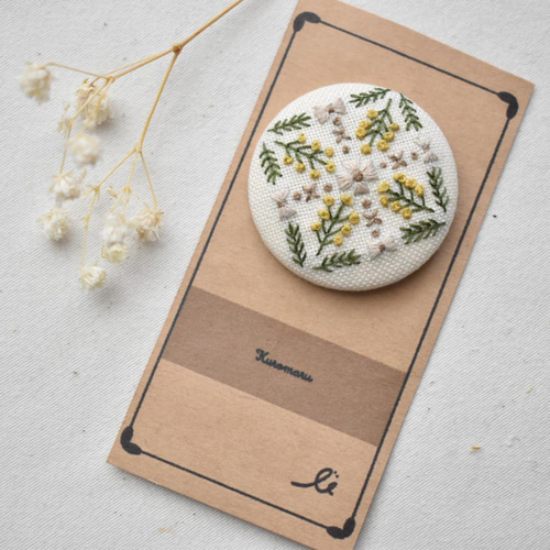 手刺繍 ミモザのくるみボタン<2> <ヘアゴム or ブローチ> ヘアゴム
