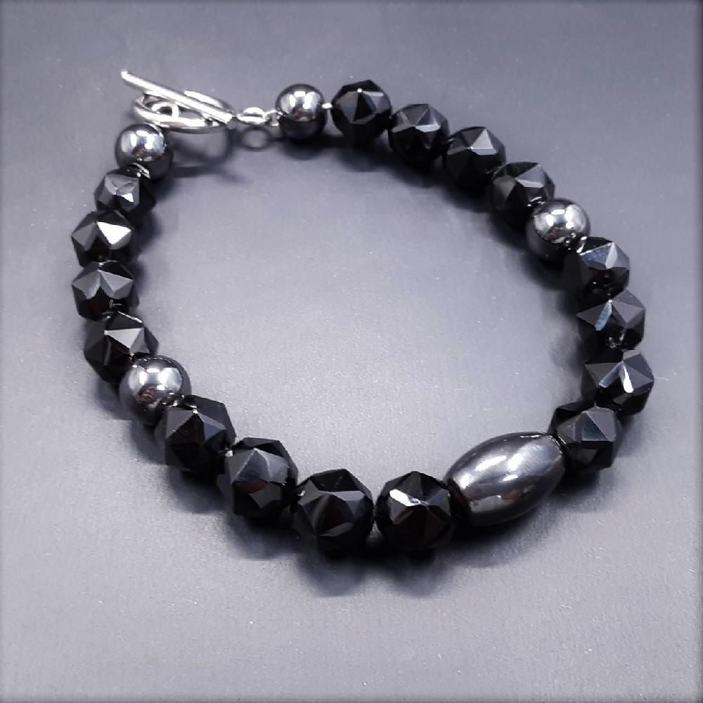 アスリートも着けている!!ブラックスピネル＆磁気ヘマタイト・ライスカットヘマタイトブレスレット/マンテルパーツ ギフト