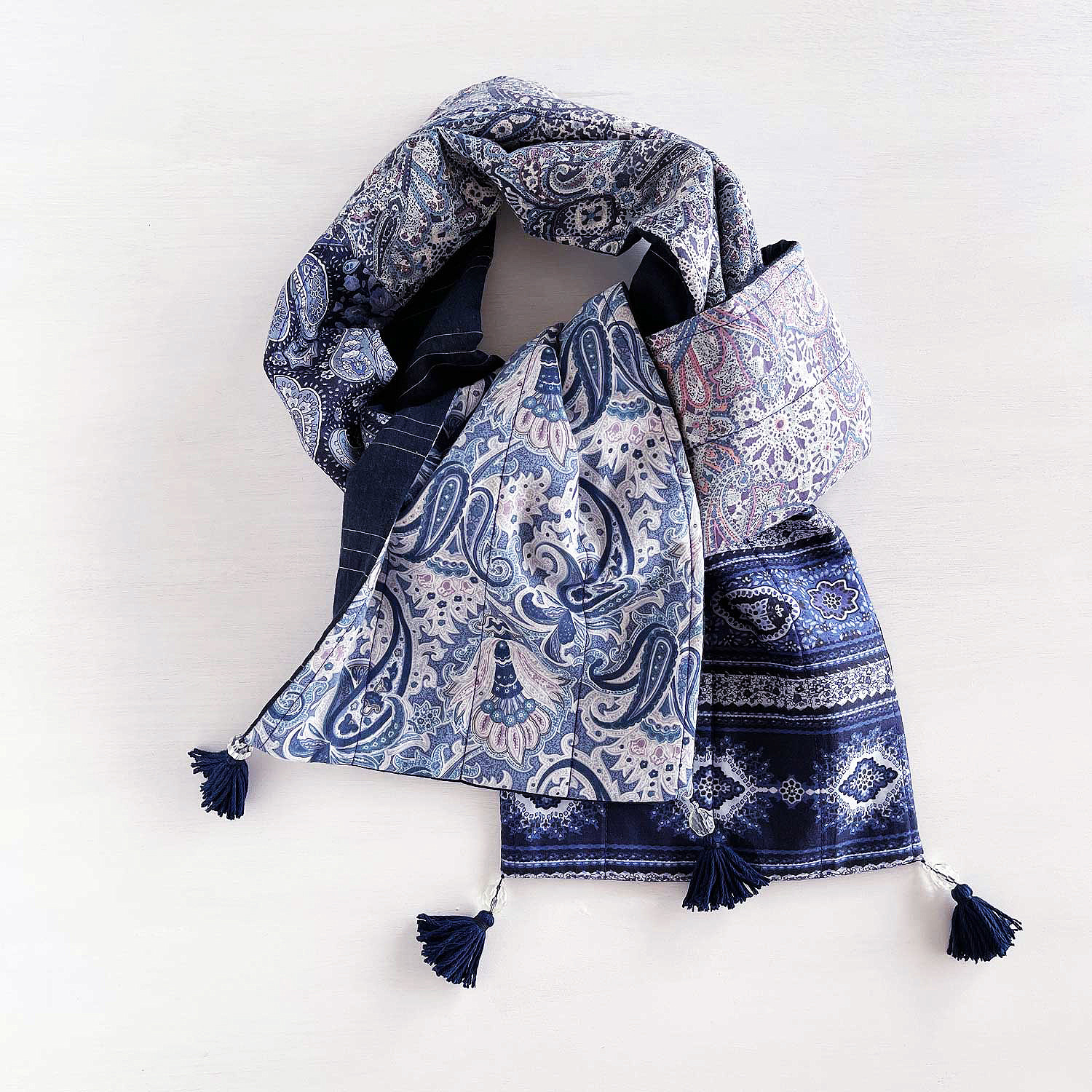 ふんわりキルト・ミニストール ｜ シルクコットン生地（ネイビー、ペイズリー柄）