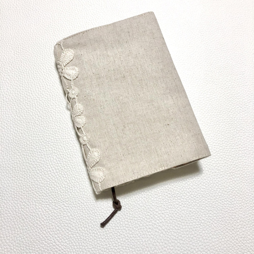 綿ケミカルレース花 ブックカバー(文庫本) 生成り ブックカバー yoshy 