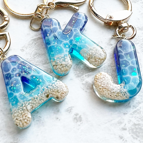 海を切り取ったアルファベット イニシャルキーホルダー
