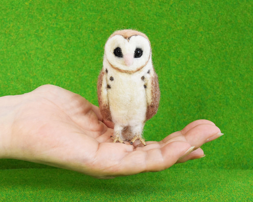 羊毛フェルト 置物　メンフクロウ　 約18cm 羊毛フェルト 置物 メンフクロウ 約18cm 羊毛フェルト製 メン