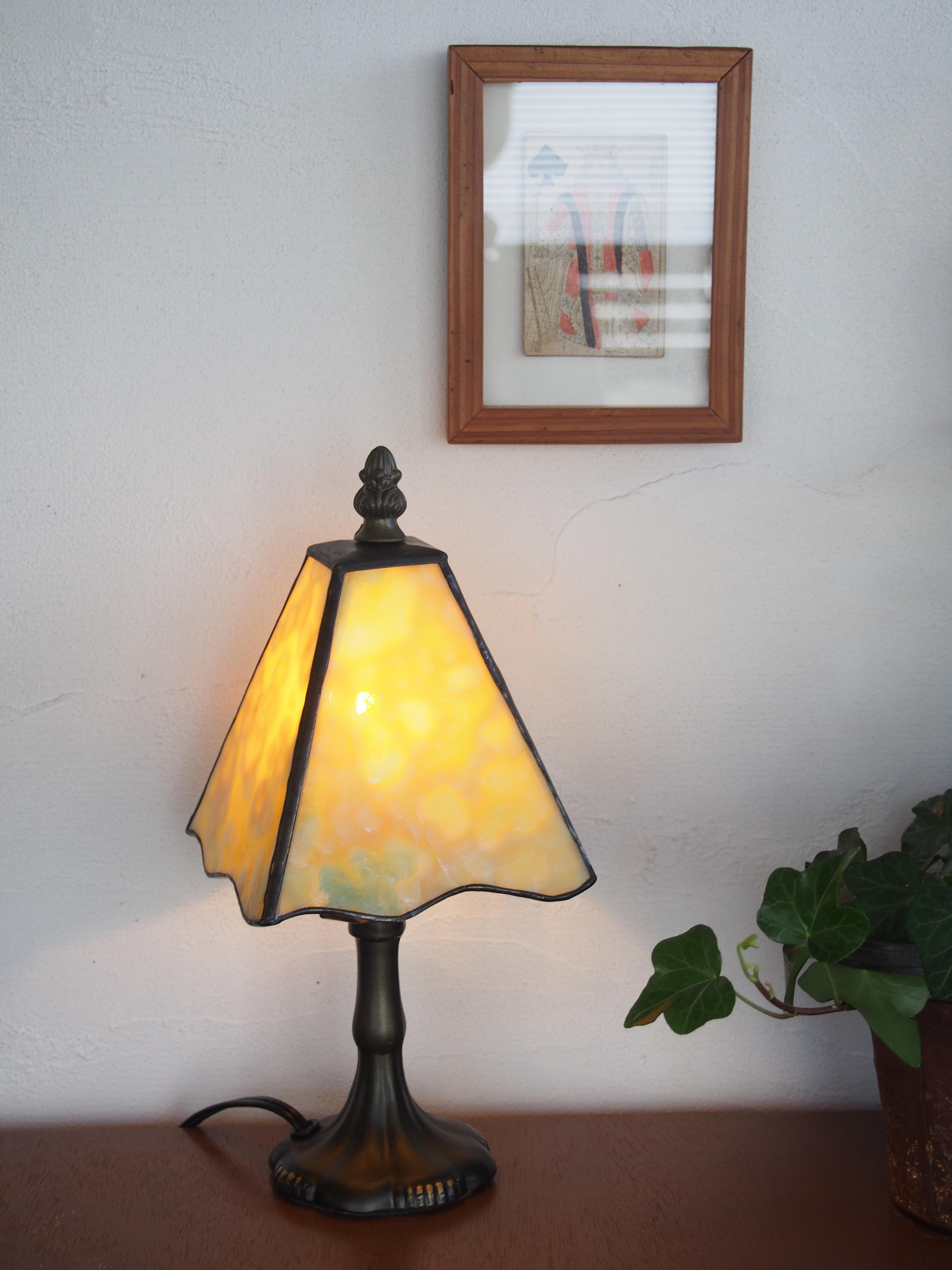 テーブルランプ（クリーム色）