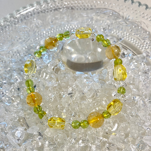 緑色のブレスレット 愛と友情を象徴する緑石入りアイルランド製シルバーブレスレット