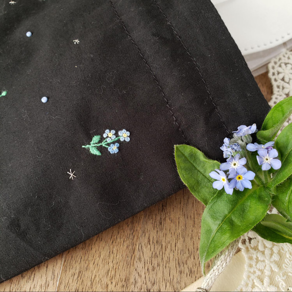 勿忘草刺繍　お守り巾着　ブラック 11枚目の画像