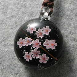 【ご予約済み商品】桜咲く とんぼ玉 ガラス ネックレス No2067 4枚目の画像