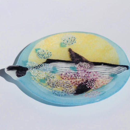 毬ページです。画像の硝子皿3枚 ✨満月鯨紫陽花硝子丸皿✨ガラス皿✨敬老の日✨誕生日プレゼント