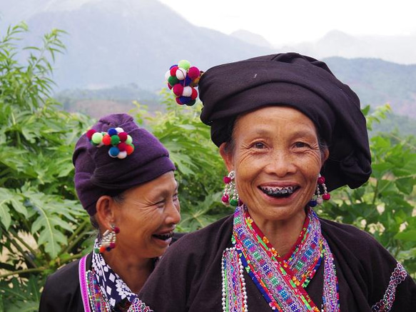 『越中美人』送料無料、ベトナム・ルー族と中国モン族 女性衣装の魅力的な手仕事を存分に使ったウールハット 19枚目の画像