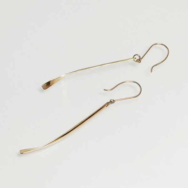 《18金》ゴールドのカーブピアス