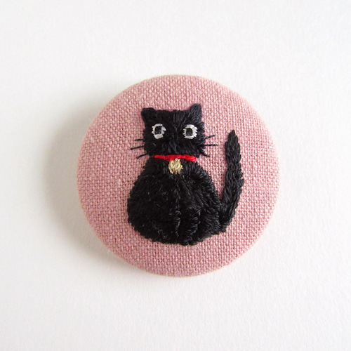 受注制作『黒猫』くるみボタン 刺繍ブローチ ブローチ くろねこ