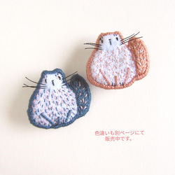 受注制作『ちくちく猫』刺繍ブローチ02 4枚目の画像