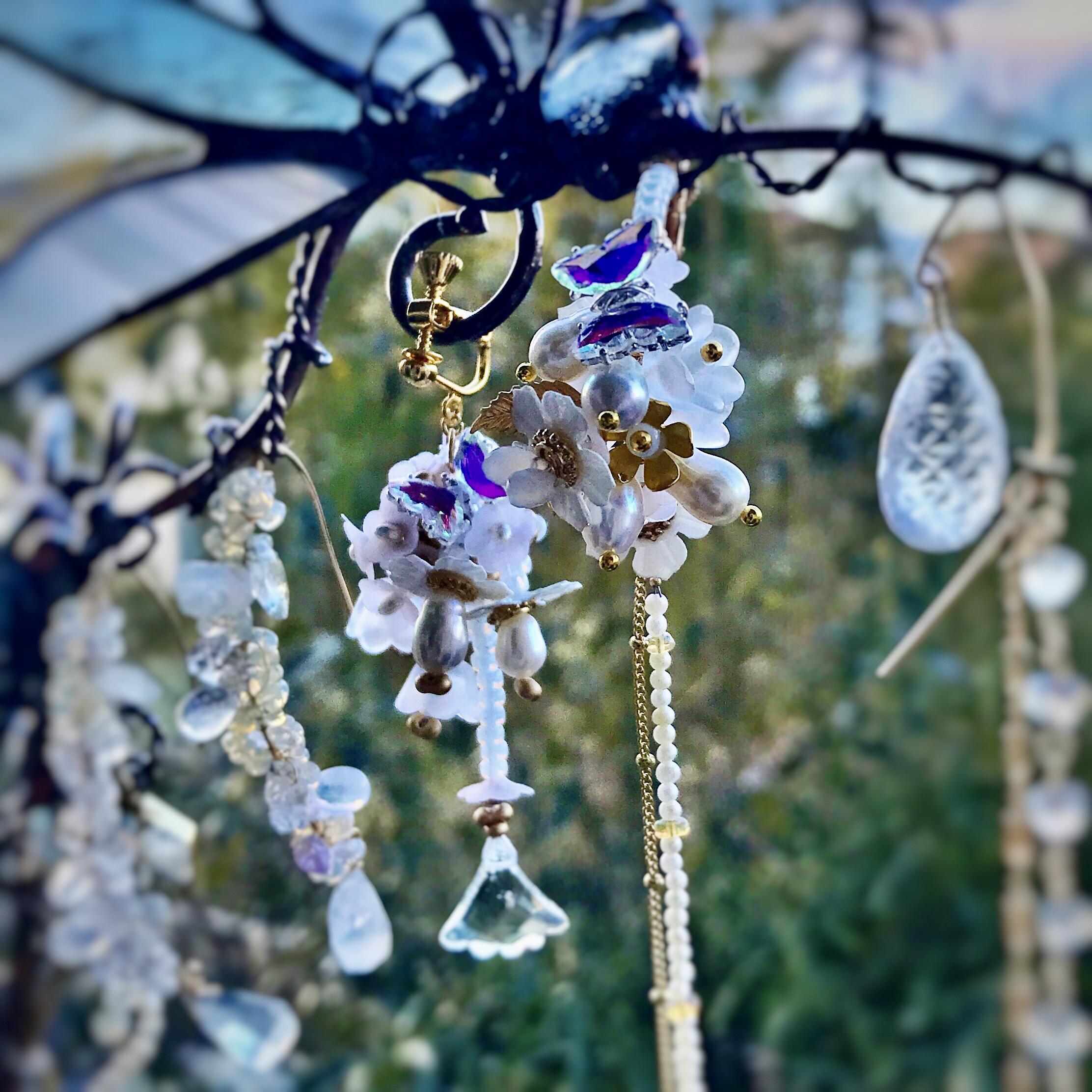 ーfairー   天然石 淡水パール フランススパンコール  ホワイト アシンメトリー イヤリング  ハレノヒ