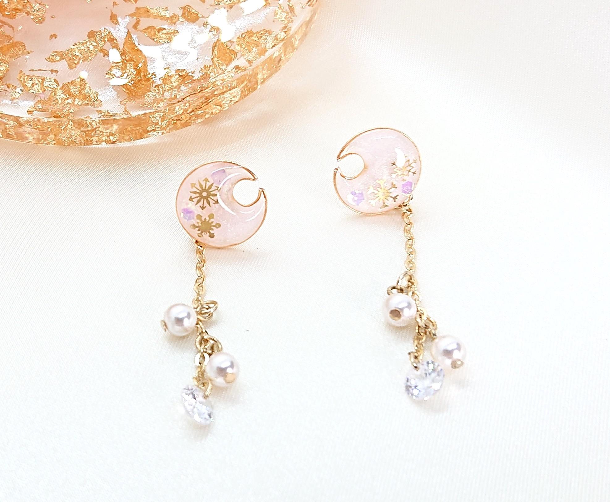 再販まつり✨嬉しい オマケ付き✨人気  2ウェイ マイクロ 月ピアス 月イヤリング ギフト  上品 キレイめ 透明感