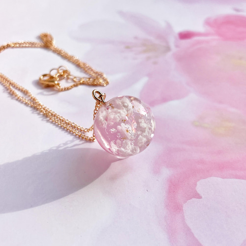 1147.スワロ入り♡ 球体レジンネックレス♡ 1740.スワロ入り♡ 球体レジンネックレス♡ - メルカリ