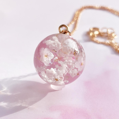美品  桜の空玉レジン ネックレス 球体アクセサリー 球体レジン ネックレス・ペンダント