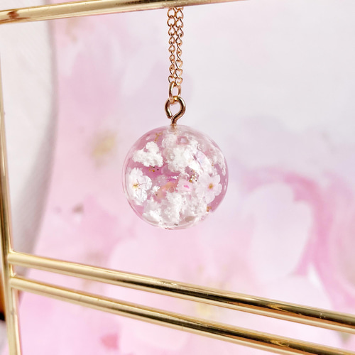 桜の空玉レジン ネックレス 球体レジン 球体アクセサリー