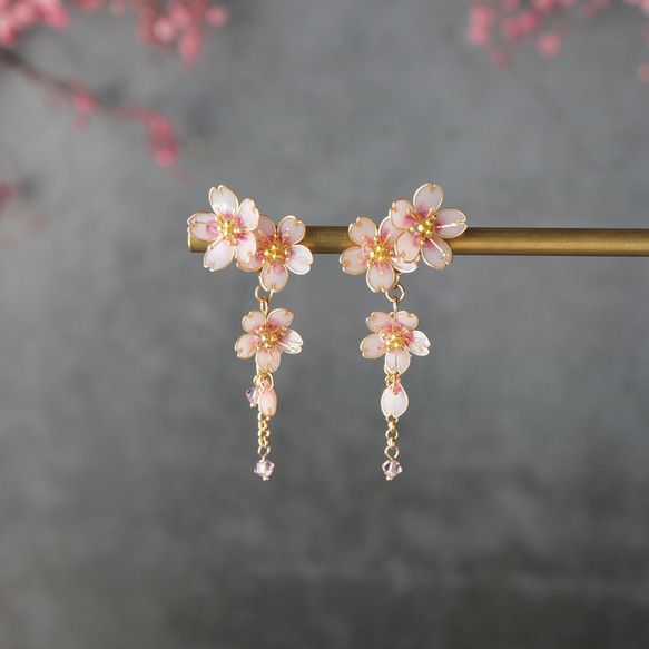 [電視廣告介紹作品] 流動的花線櫻花-暗櫻花- 第2張的照片
