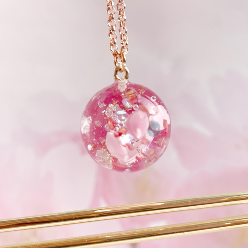 M222レジン ネックレス ピンクフラワー桜アレンジ球体2.9cm