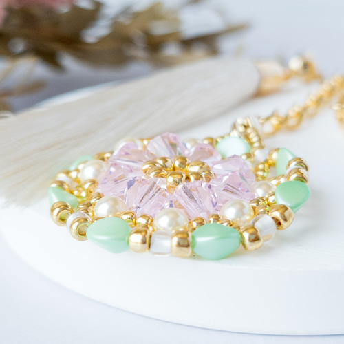 クリスタルガラスビーズとピンチビーズ 曼荼羅モチーフ バッグチャーム