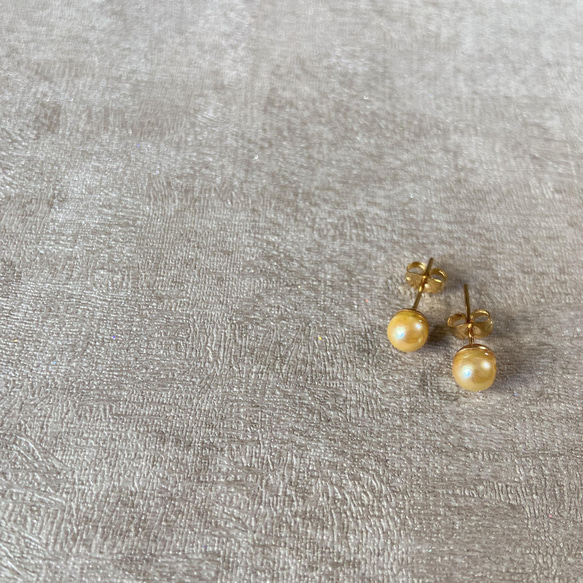 k18gp：ゴールドあこや真珠の華やかな一粒ピアス 5枚目の画像