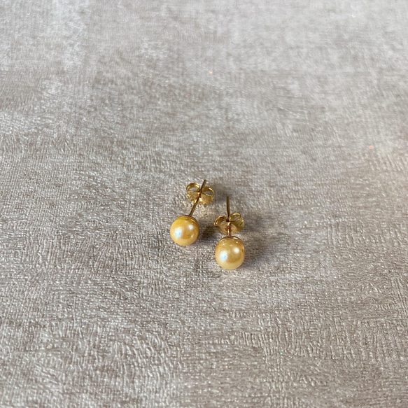 k18gp：ゴールドあこや真珠の華やかな一粒ピアス 2枚目の画像