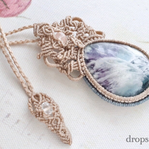 ☆一点物☆エンジェルフェザーインフローライトのマクラメペンダント