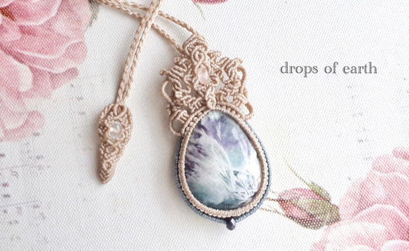 エンジェルフェザーフローライト＆ムーンストーン＆アクアマリンのマクラメネックレス エンジェルフェザーフローライトのマクラメ編みネックレス♡その他石の