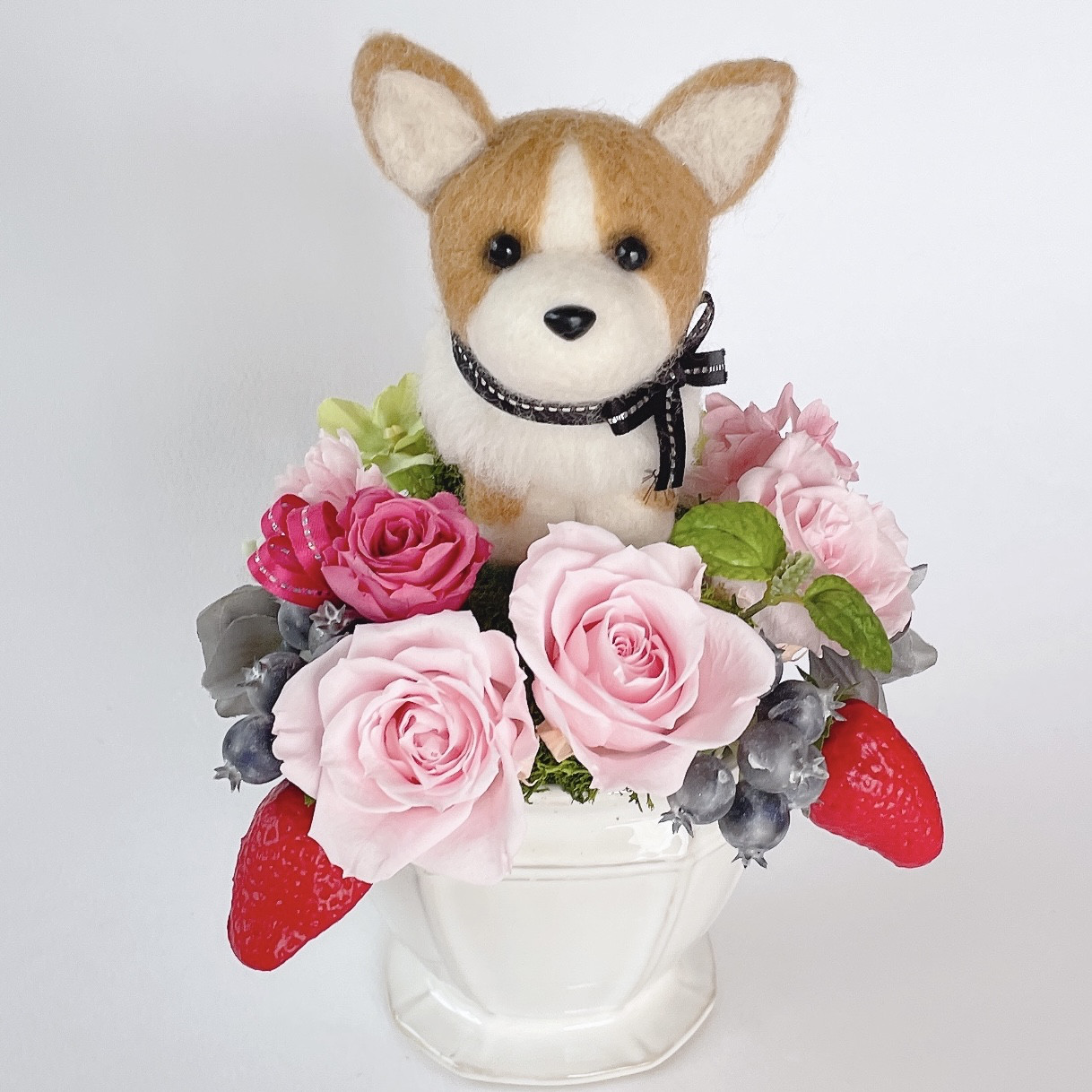 コーギーといちごのプリザーブドフラワーアレンジメント　犬　母の日