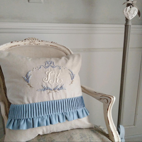 モノグラム刺繍リネンクッションカバー(ホワイト×すずらん)手