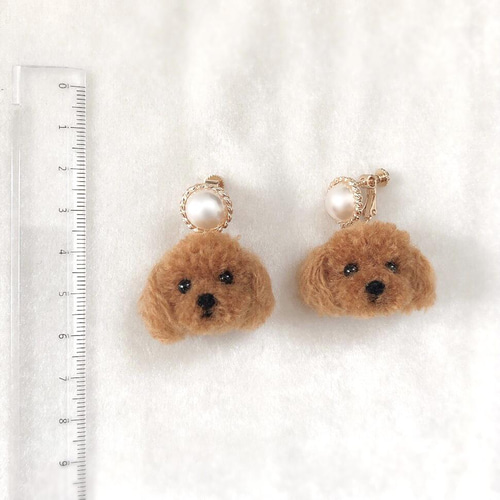 きらきらパールとトイプードルのイヤリングorピアス イヤリング 