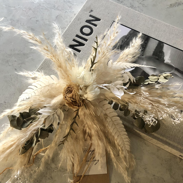 【メッセージ入れ・名入れ可能】パンパスグラスの横長ホワイトスワッグ　スワッグ　ドライフラワー　横長スワッグ 10枚目の画像