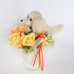 ダックスロング（クリーム）のプリザーブドフラワーアレンジメント(イエロー)　犬　母の日　花　お祝い　プレゼント　かわいい 2枚目の画像