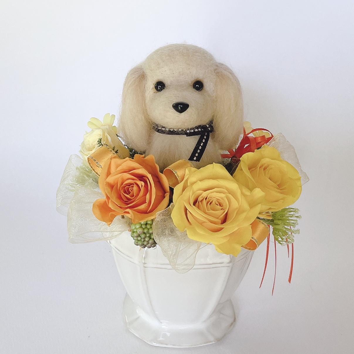 ダックスロング（クリーム）のプリザーブドフラワーアレンジメント(イエロー)　犬　母の日　花　お祝い　プレゼント　かわいい