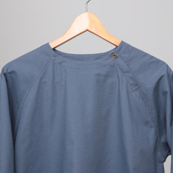 Genderless pullover shoulder button / lapis 4枚目の画像