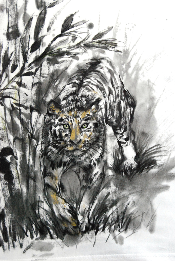 守り見つめる竹藪の虎　　注文　手描きシャツ　虎　タペストリー　墨絵風 2枚目の画像