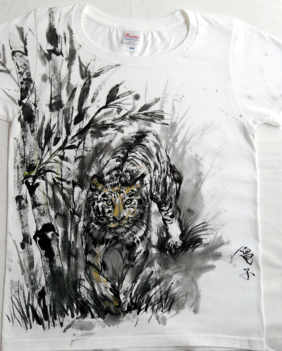 守り見つめる竹藪の虎　　注文　手描きシャツ　虎　タペストリー　墨絵風 1枚目の画像