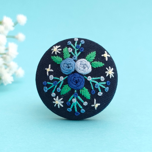 ブルーローズのブーケのがま口ポーチ　リバティ　手刺繍　ハンドメイド ブルーローズのブーケのがま口ポーチリバティ手刺繍ハンドメイド