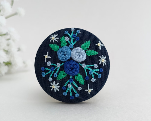 シックなブルーローズのブーケ刺繍ブローチor刺繍ヘアゴム