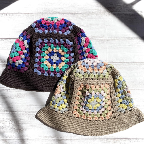 ハンドメイド☺︎グラニースクエア☺︎クロシェバケットチューリップハット☺︎カラフル ハンドメイド グラニースクエア クロシェ バケットハット ニット