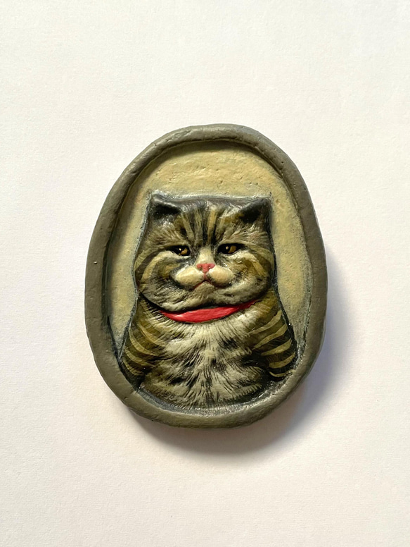 立体ブローチ(額の中の太った猫①) 1枚目の画像