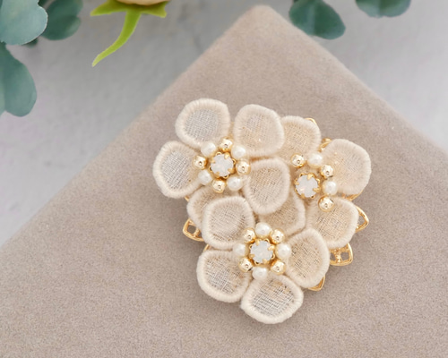 愛らしいお花のサークルのブローチ （株）GSTV 愛らしいお花のサークルのブローチ （株）GSTV