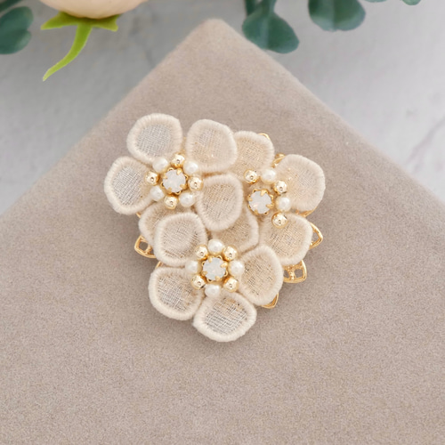 愛らしいお花のサークルのブローチ （株）GSTV 愛らしいお花のサークル