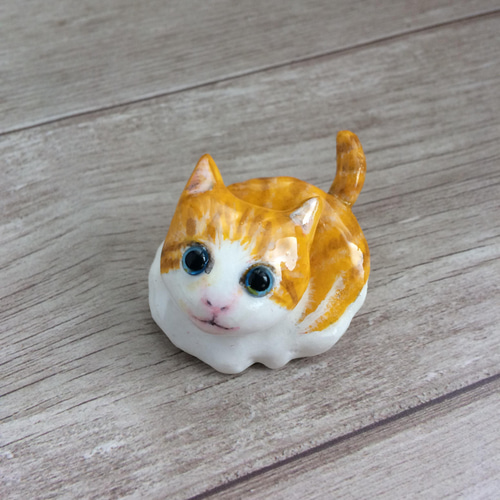 手作り七宝焼のネコのブローチ 猫 ねこ 銀張有線七宝 銀線と銀箔