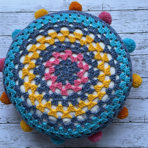 ぴるくるん様　オーダー　かぎ針編み　円形カバー 鍵編み 丸型 クッション 直径約49cm NO.12 クッション・クッション