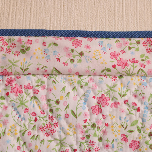 お花のミニタペストリー《チューリップ》 タペストリー・壁掛け キルト